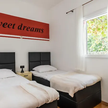 Apartment Sweet Dreams *